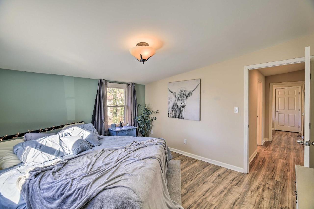 Cozy Bristol Home With Yard About 1 Mile To Downtown! エクステリア 写真