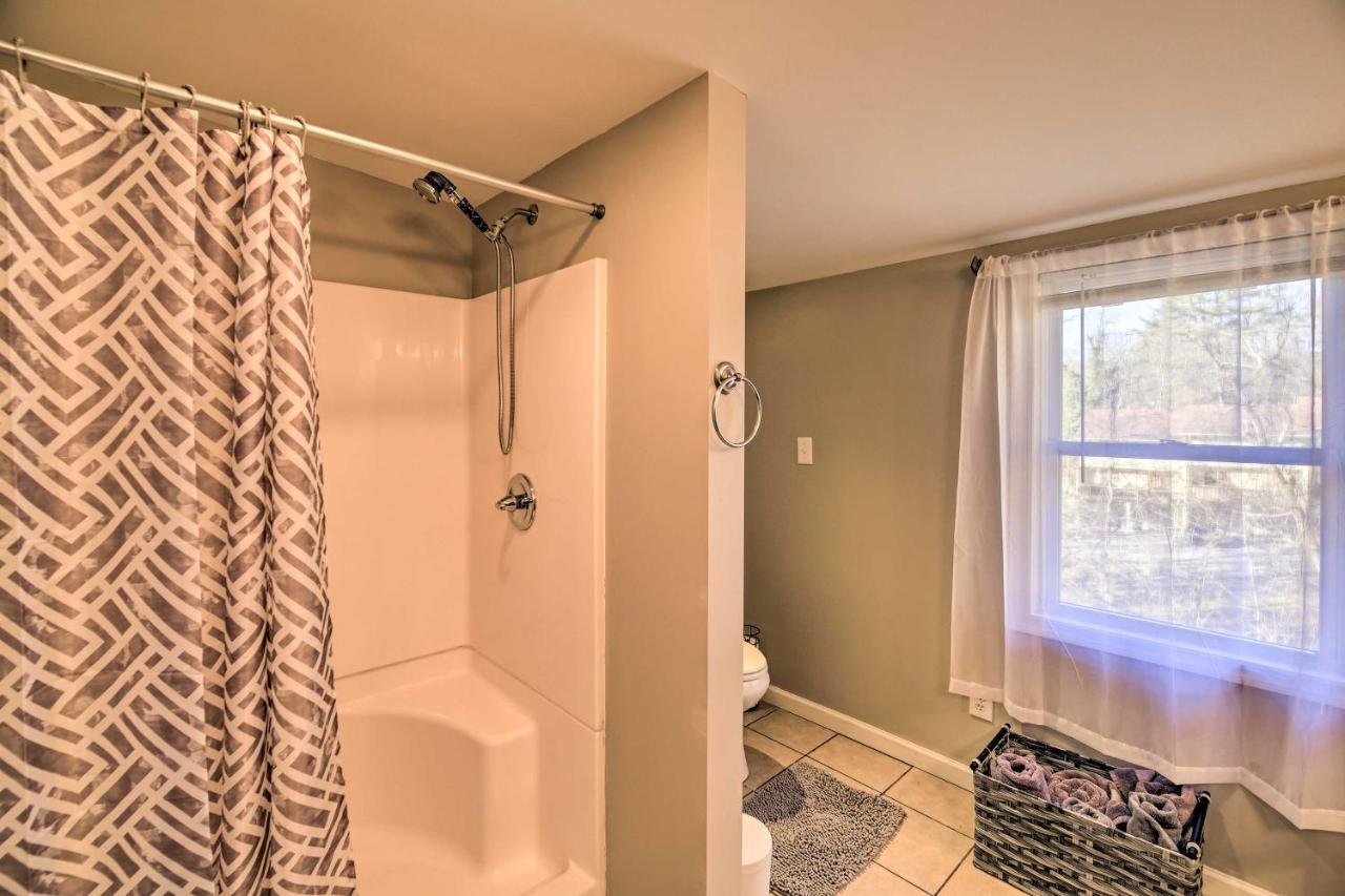 Cozy Bristol Home With Yard About 1 Mile To Downtown! エクステリア 写真