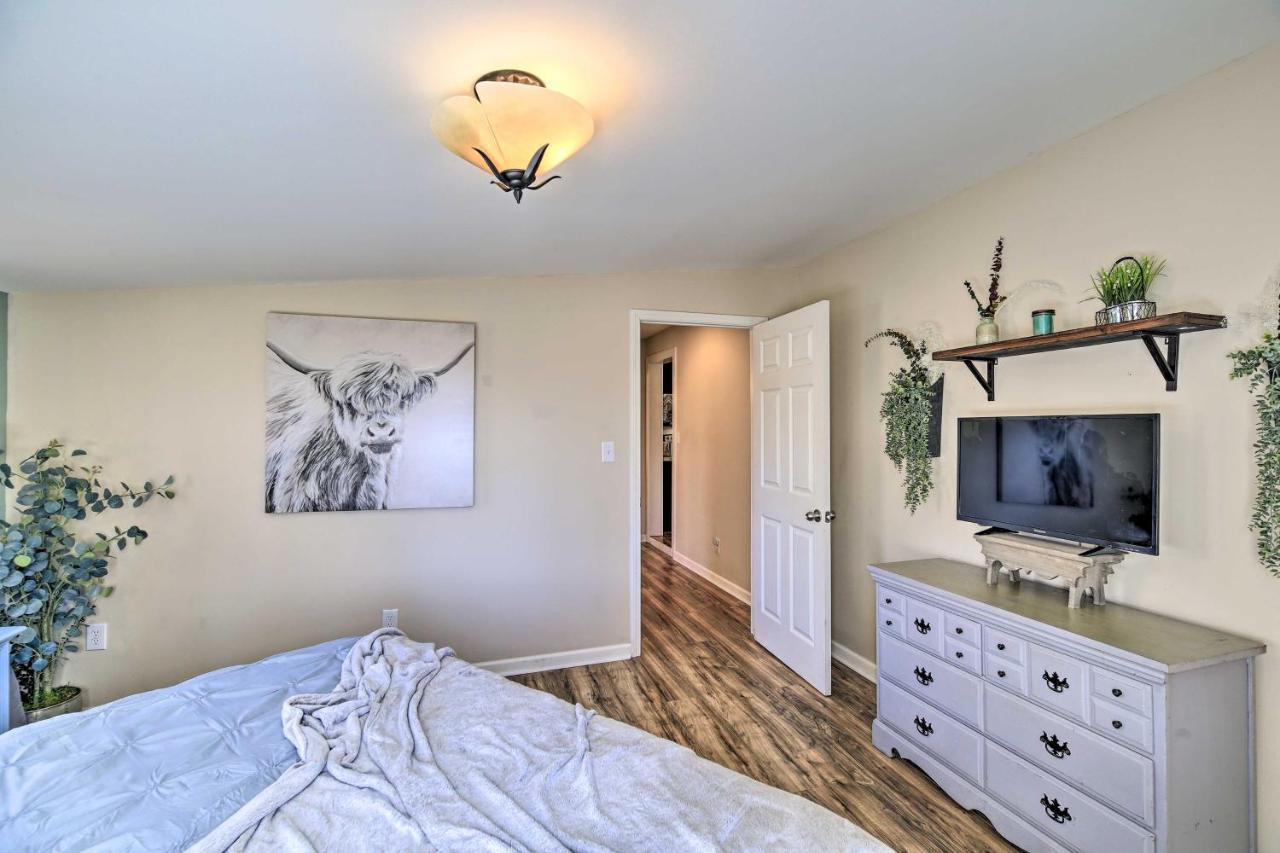 Cozy Bristol Home With Yard About 1 Mile To Downtown! エクステリア 写真