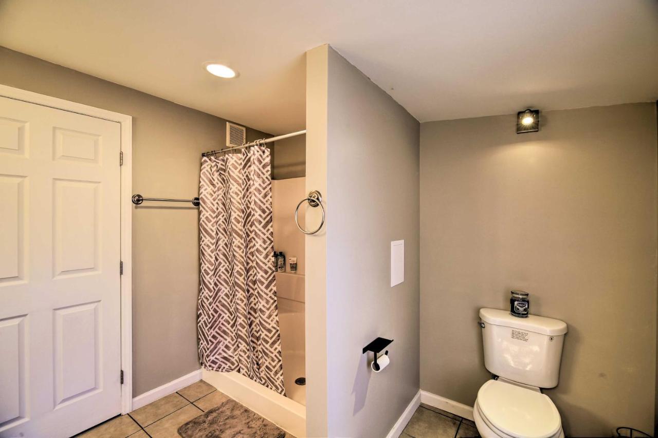 Cozy Bristol Home With Yard About 1 Mile To Downtown! エクステリア 写真