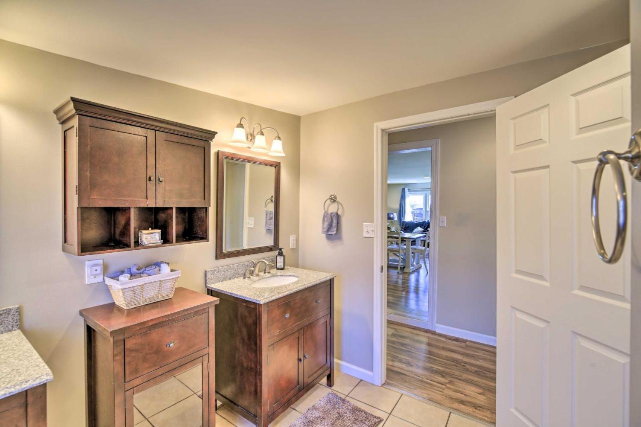 Cozy Bristol Home With Yard About 1 Mile To Downtown! エクステリア 写真
