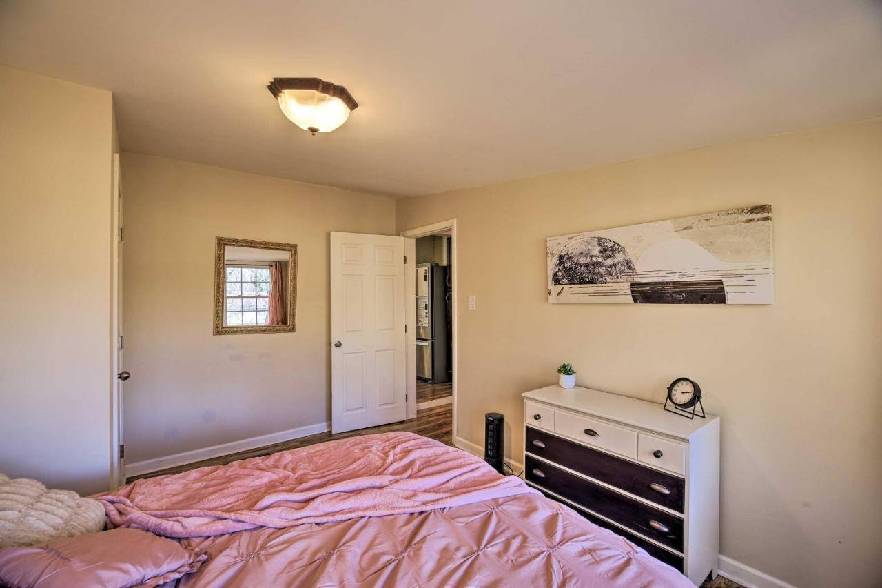 Cozy Bristol Home With Yard About 1 Mile To Downtown! エクステリア 写真