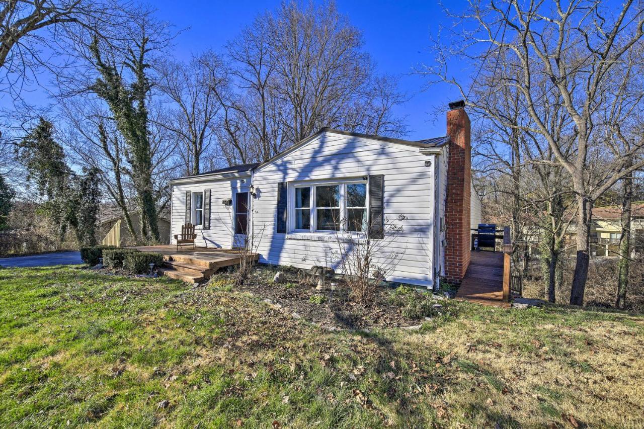 Cozy Bristol Home With Yard About 1 Mile To Downtown! エクステリア 写真