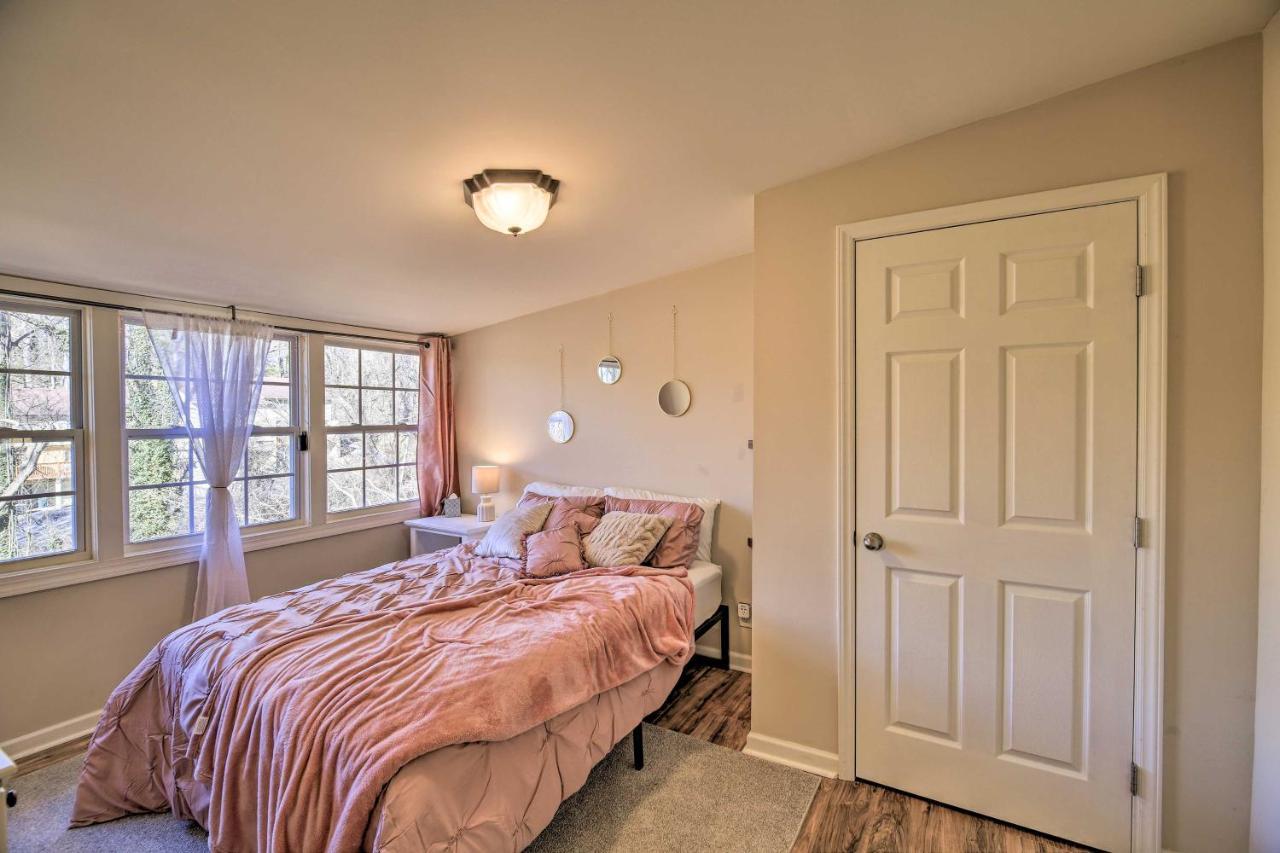 Cozy Bristol Home With Yard About 1 Mile To Downtown! エクステリア 写真