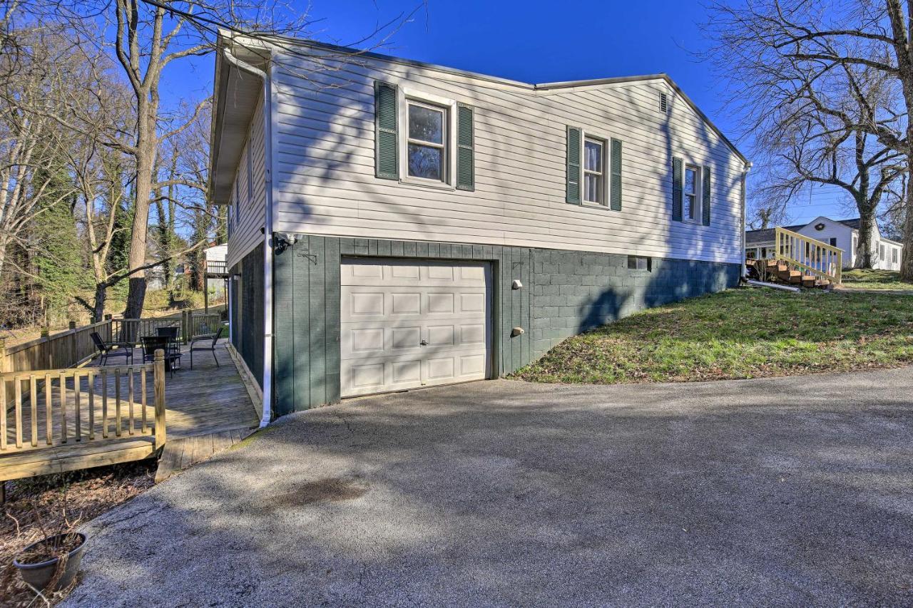 Cozy Bristol Home With Yard About 1 Mile To Downtown! エクステリア 写真