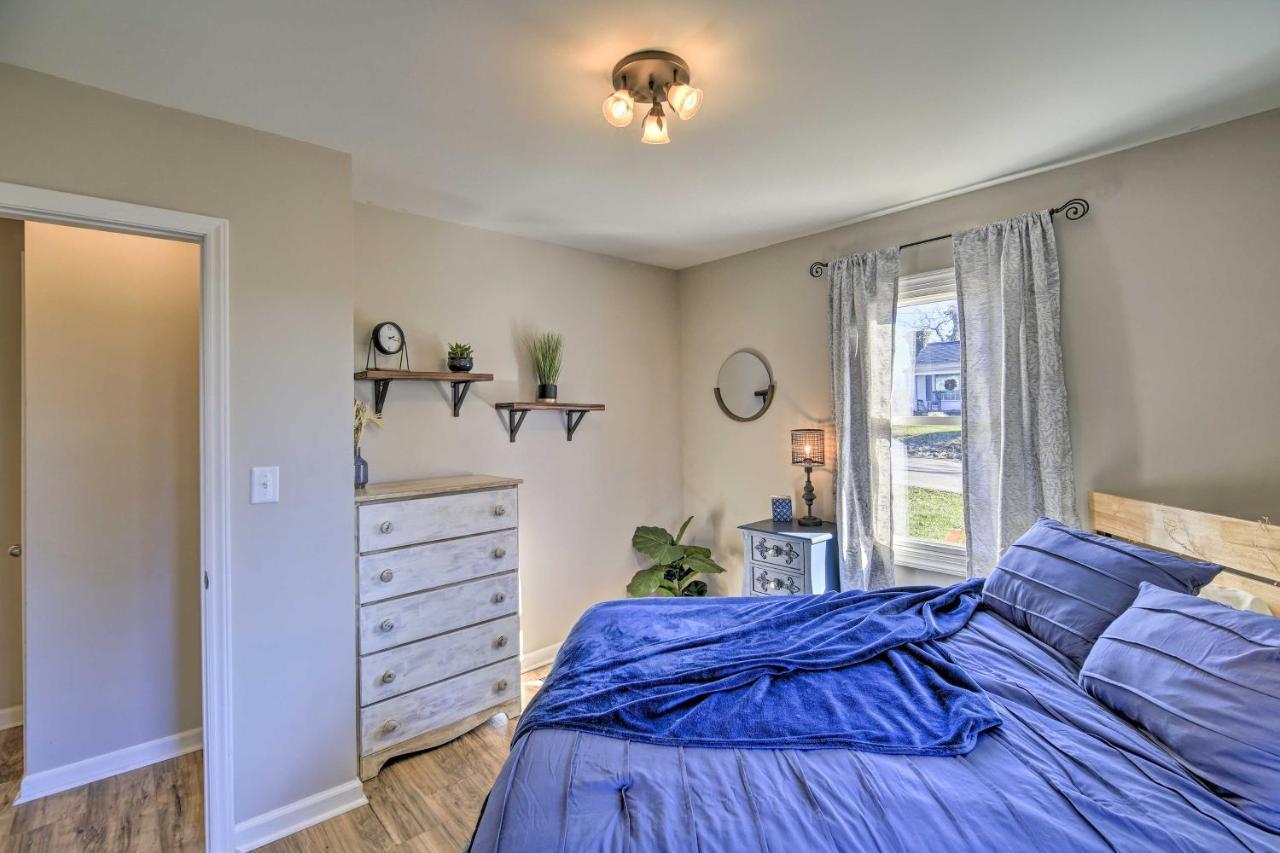 Cozy Bristol Home With Yard About 1 Mile To Downtown! エクステリア 写真