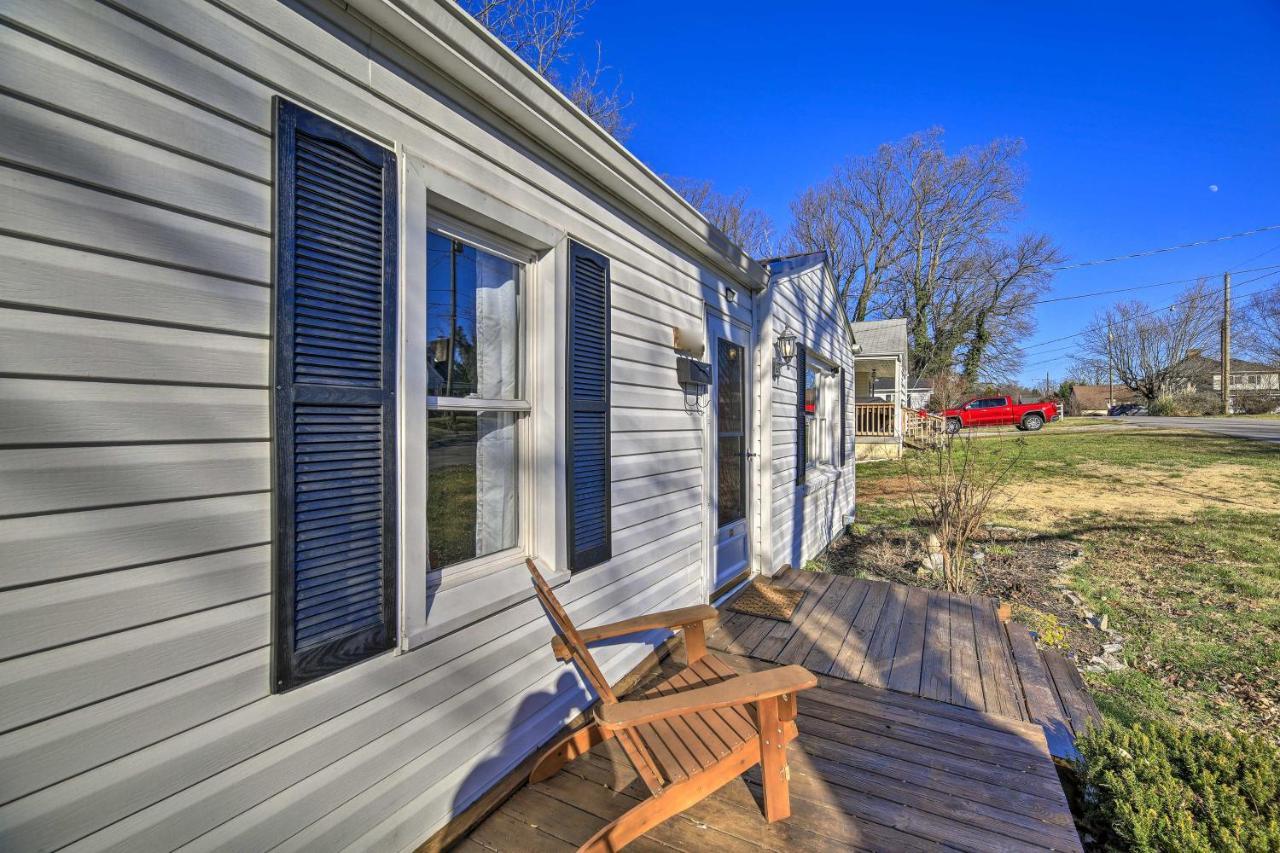 Cozy Bristol Home With Yard About 1 Mile To Downtown! エクステリア 写真